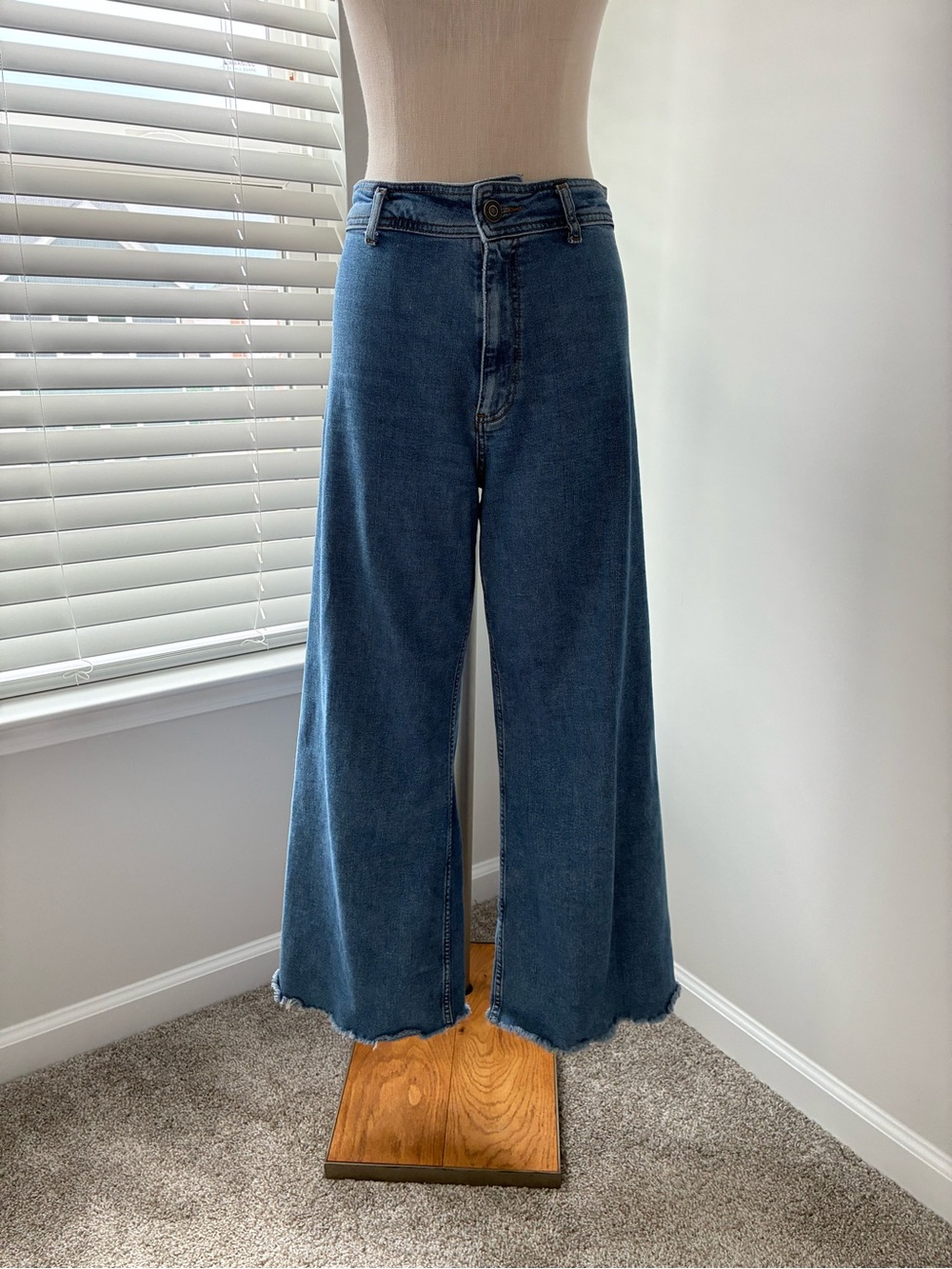 Zara Wide Leg Flare Jeans in Medium Wash Blue